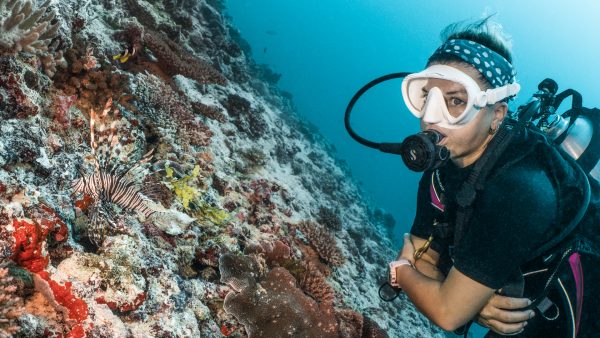 Dive Butler Diver with Lionfish