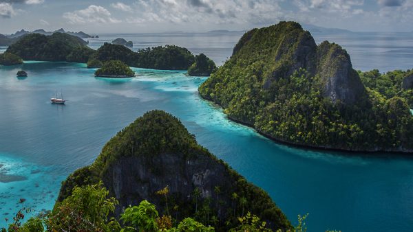 aerial view of islands and boats in south-east asia