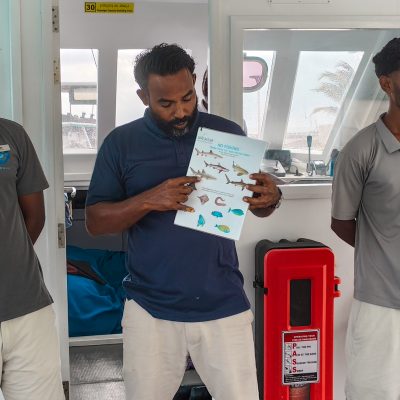 dive butler blue wave ifuru team members giving a briefing on responsible fishing practices